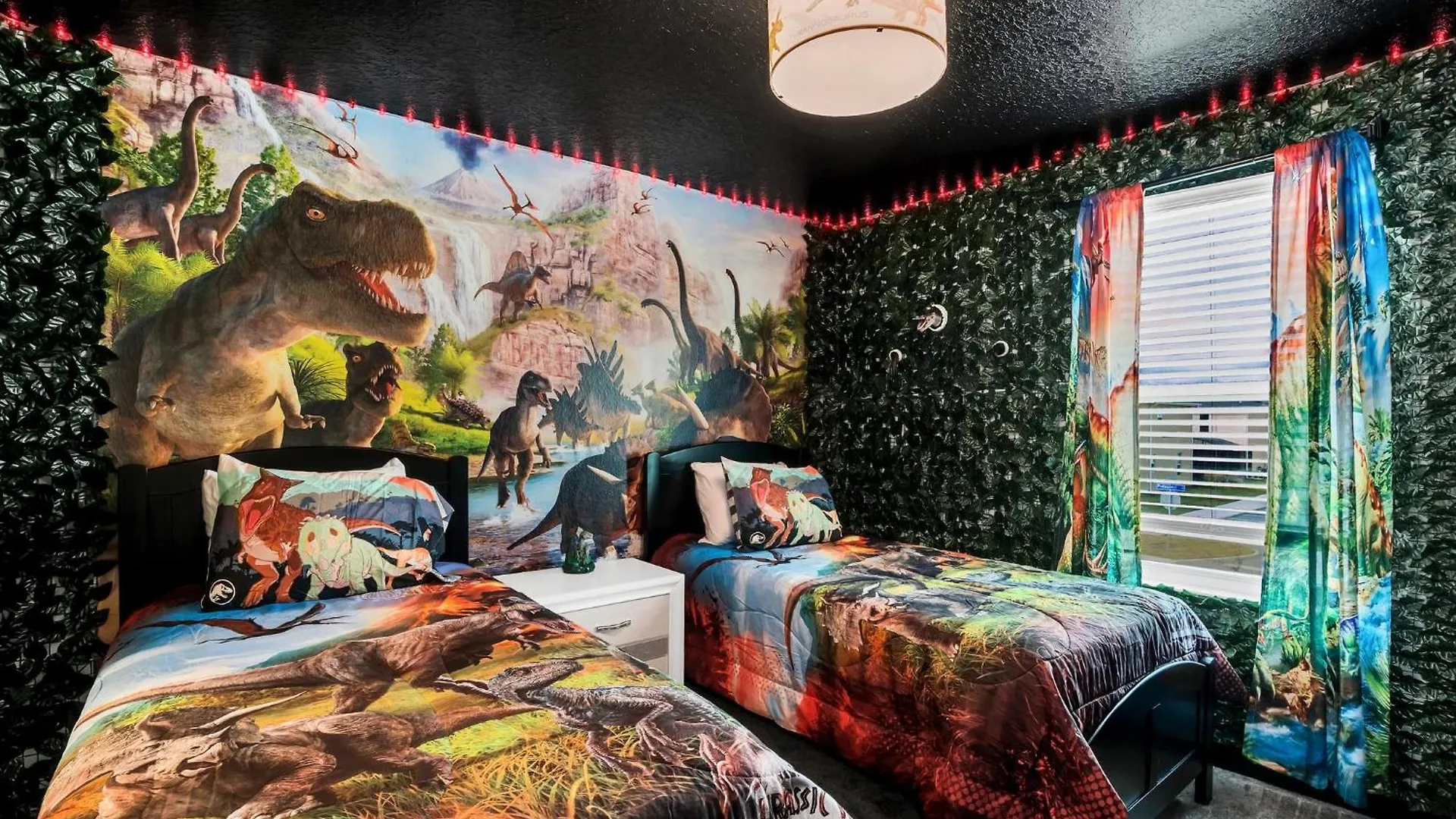 Pirates Of The Caribbean Themed 7 Bed & Pool Holiday home *