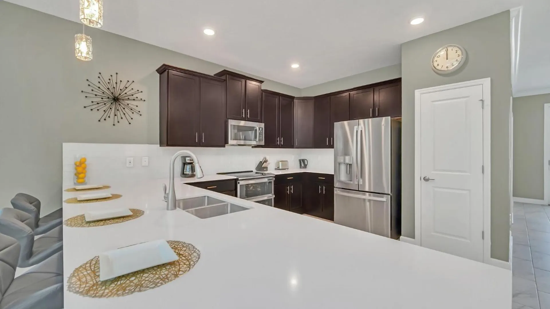 Themed 9bed/5bath With Free Amenities
