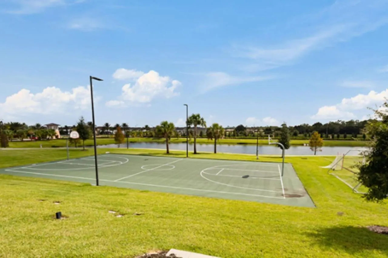 Holiday home Stunning 5bd Themed With Pool And Bbq Near