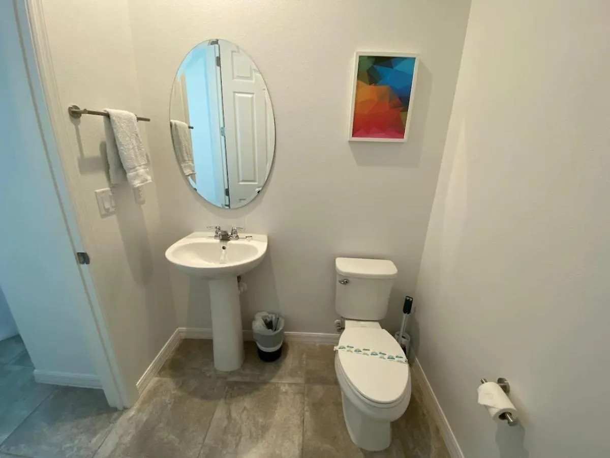 Holiday home Stunning 5bd Themed With Pool And Bbq Near