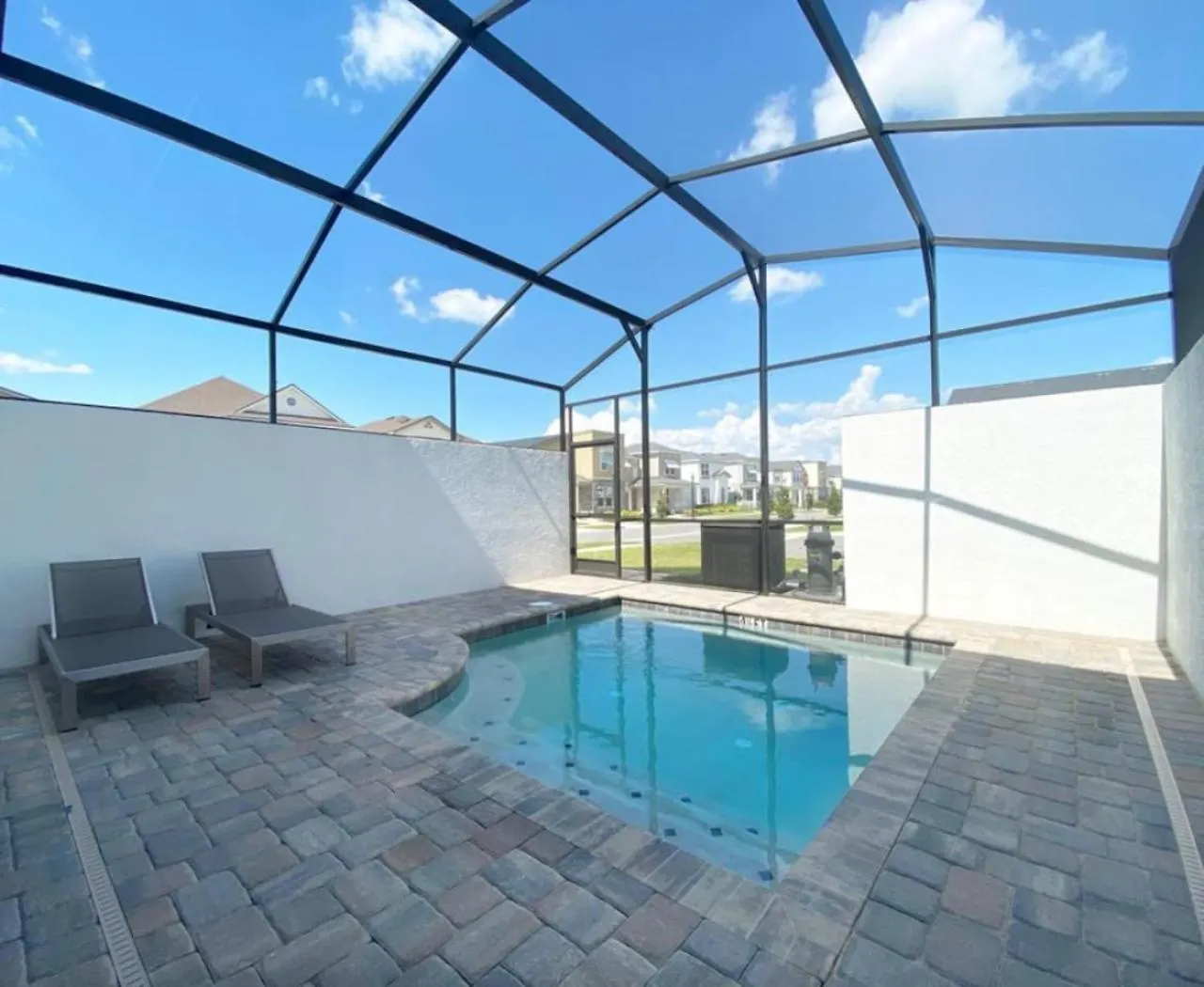 Stunning 5bd Themed With Pool And Bbq Near *