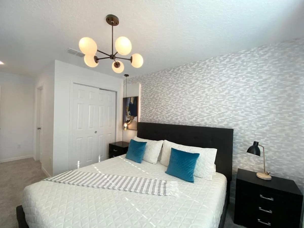 Stunning 5bd Themed With Pool And Bbq Near Holiday home