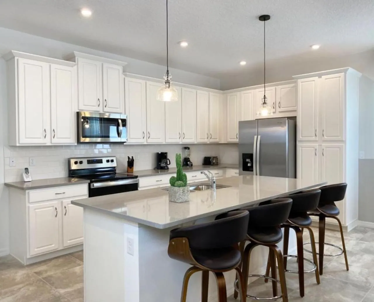 Stunning 5bd Themed With Pool And Bbq Near