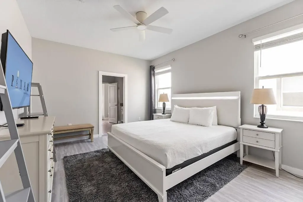 Lakefront 9br Pool Near World
