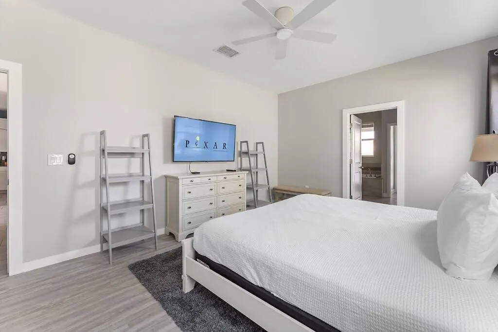 Lakefront 9br Pool Near World Kissimmee