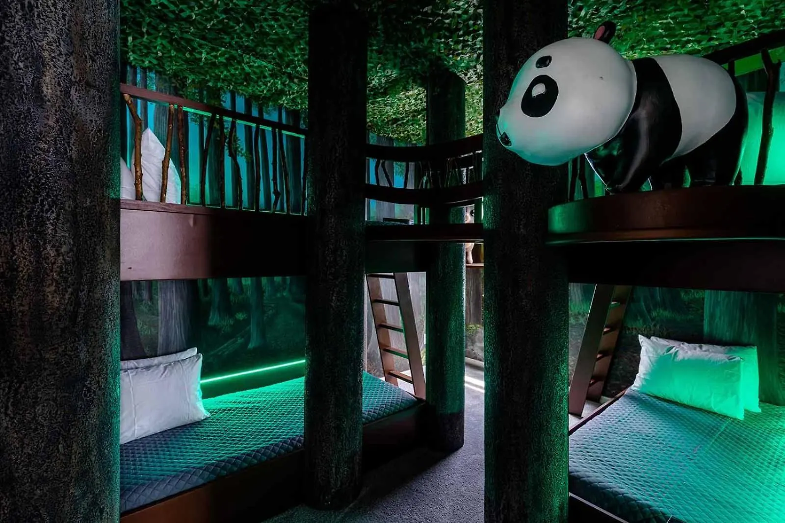 Villa Near With Treehouse Br, Theater & Arcade *