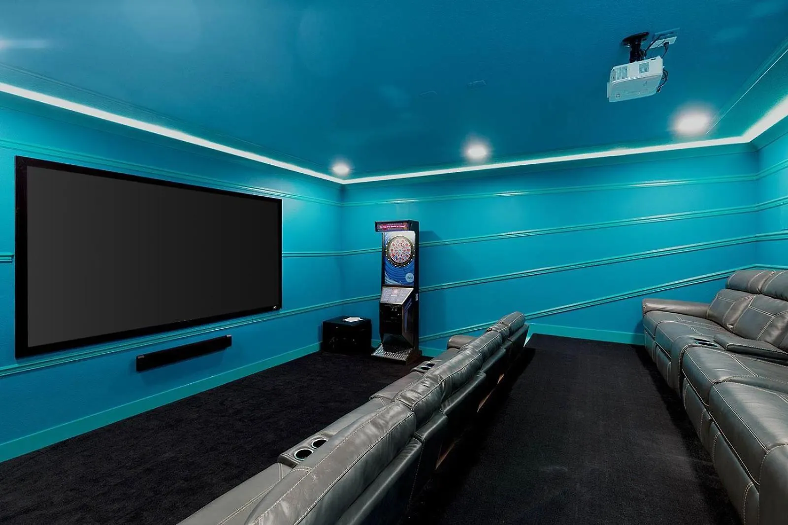Villa Mega Near With Gamer Br, Theater, Pool *