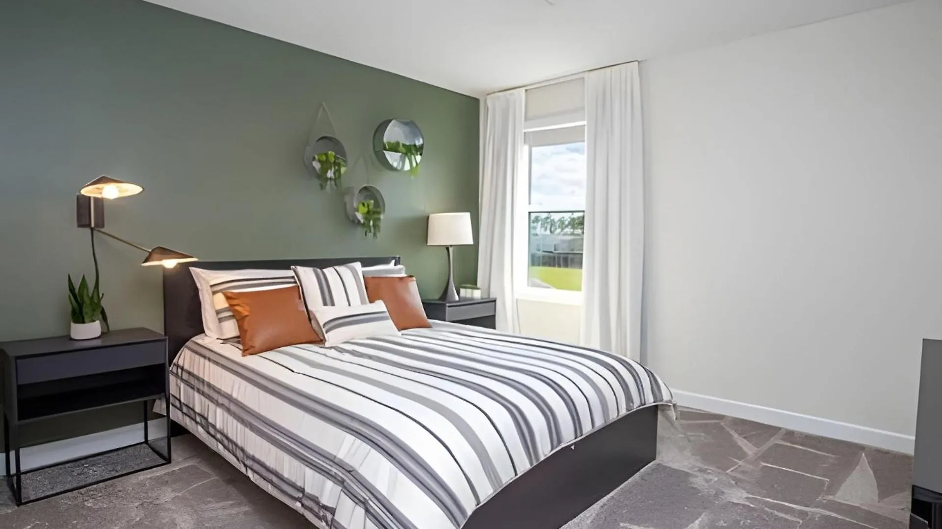 9br/5ba Modern | Pool And *