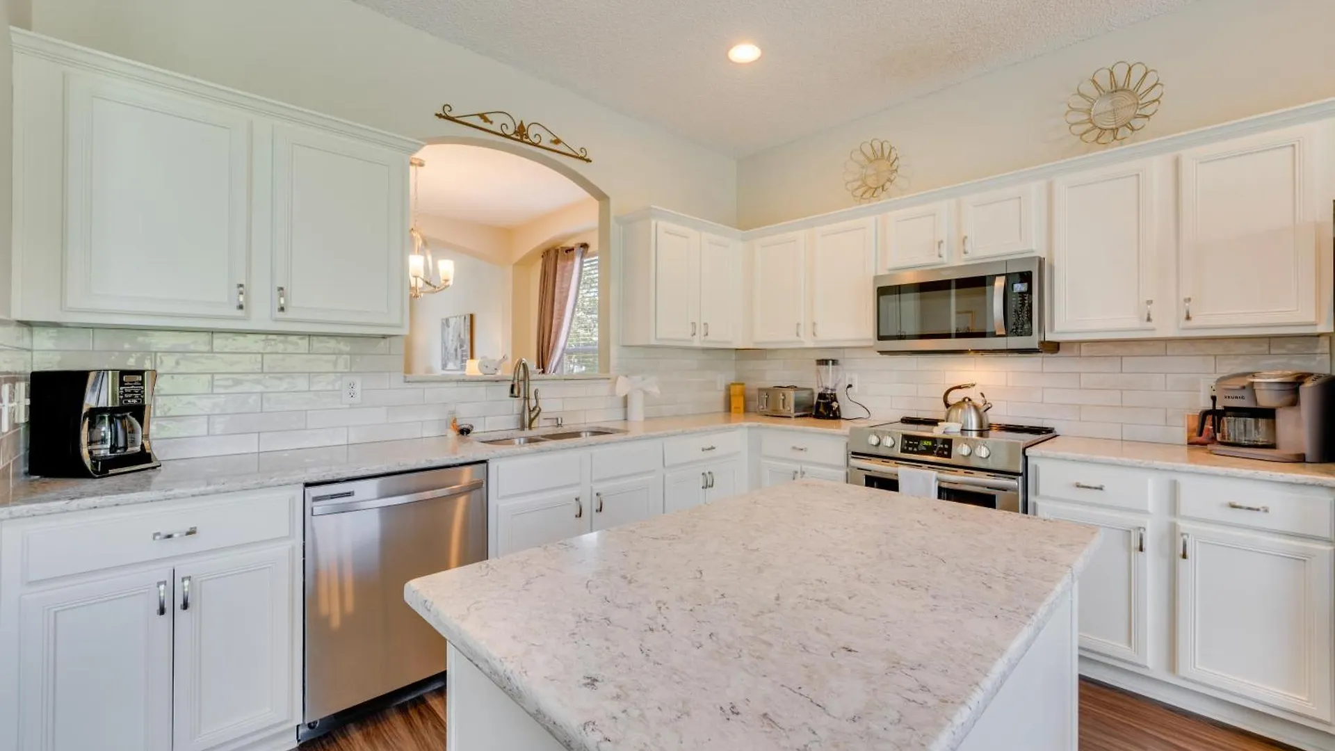 Emerald Island Retreat With Pool About 5 Mi To Disney! Semesterbostad *