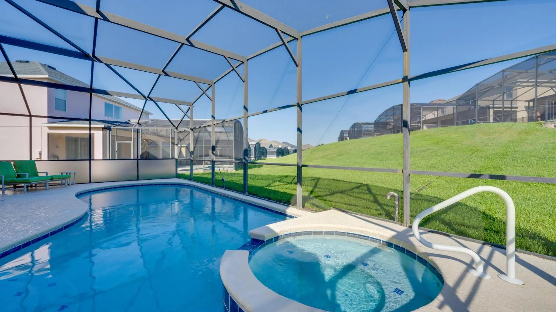 Emerald Island Retreat With Pool About 5 Mi To Disney! Semesterbostad