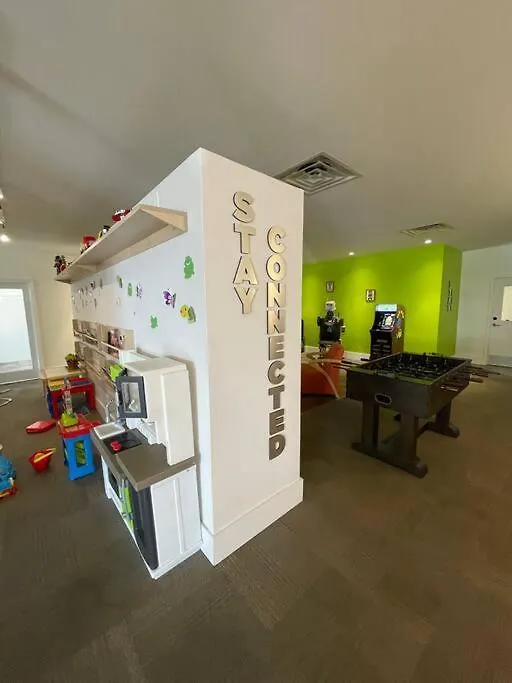 Newly In Cozy With Super Location To The Parks