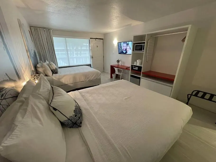 Newly In Cozy With Super Location To The Parks *