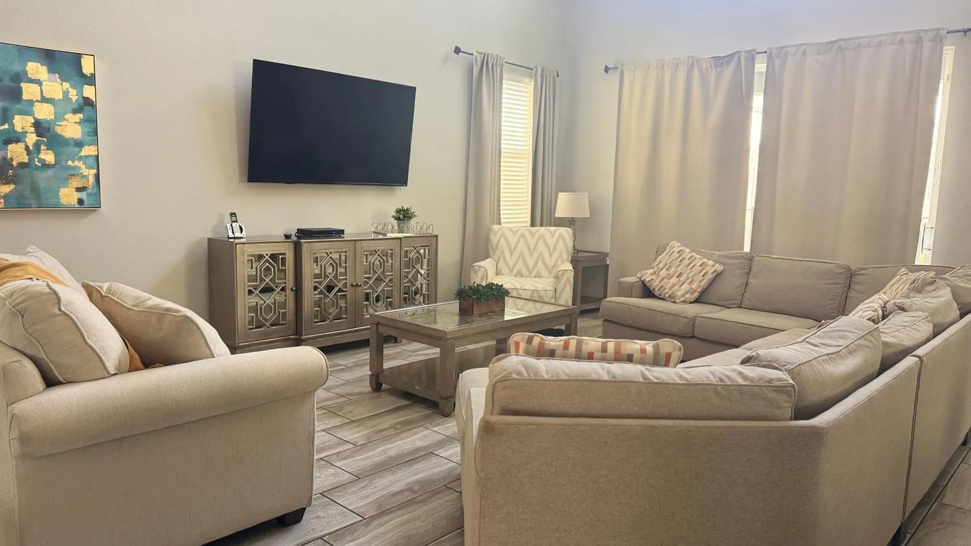 5 Bedroom 5 Bathroom Storey 4760kc Holiday home