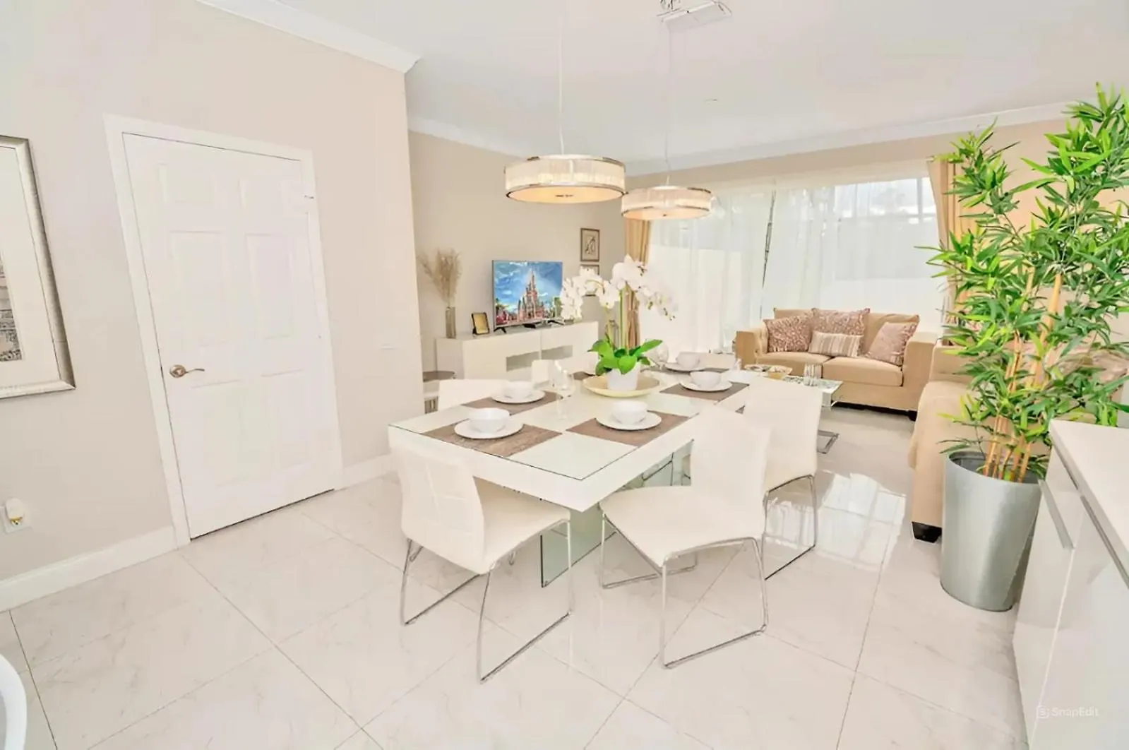 3 Bd With Pool Minutes From