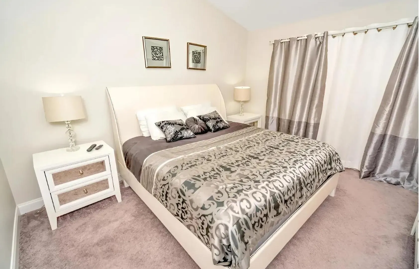 3 Bd With Pool Minutes From *