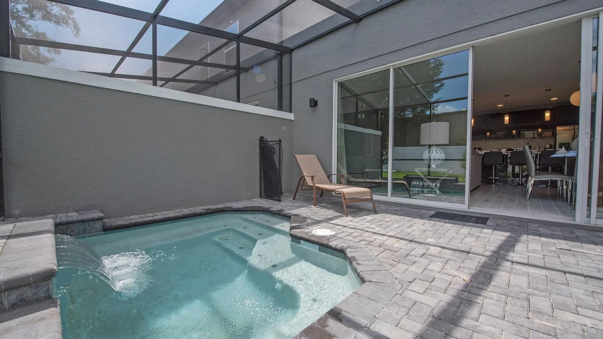 Perfect 4 Bd With Pool And Bbq Near