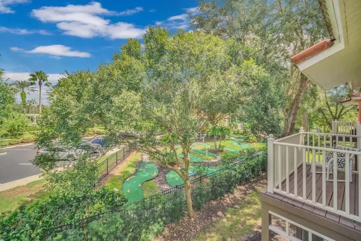 Townhome Perfectly Located Near Clubhouse 別荘 *