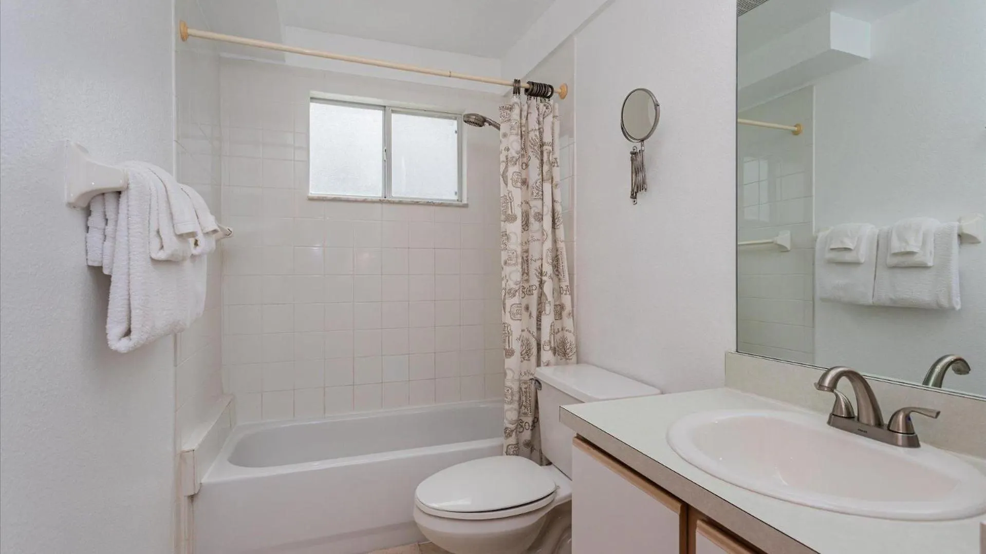 Apartment At Island Club Community, Pools, Jacuzzi And More!