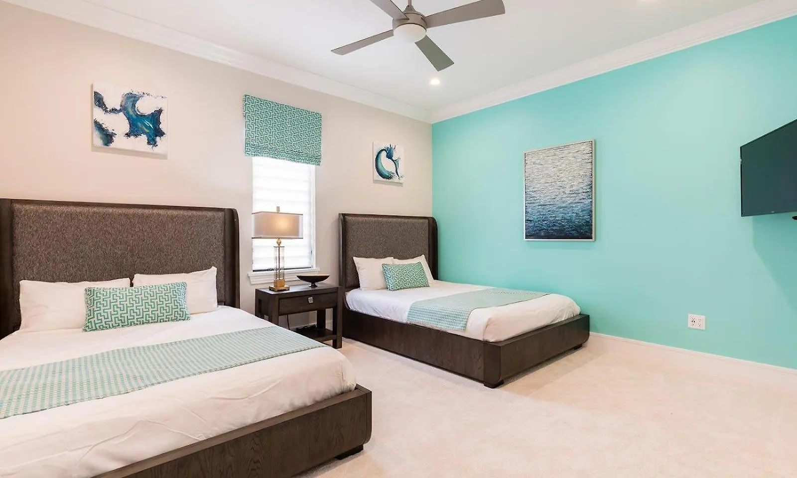 Luxurious 9 Bedroom Oasis At Reunion *