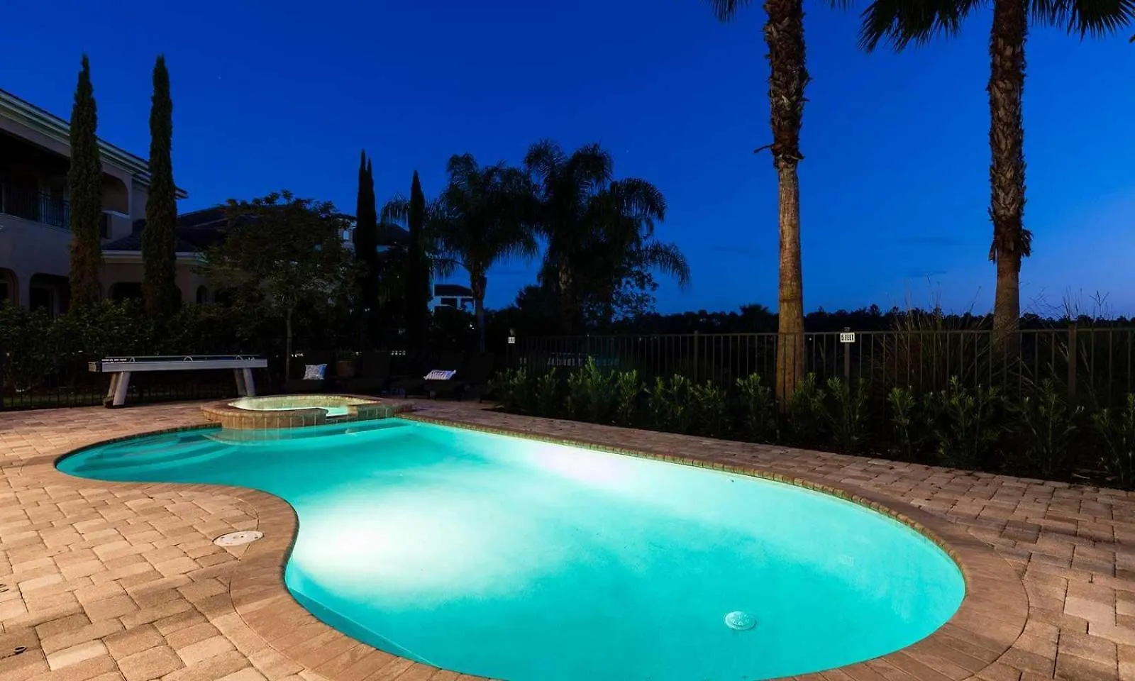 Upscale 7 Bdrm Oasis With Theater At Reunion Nyaraló *