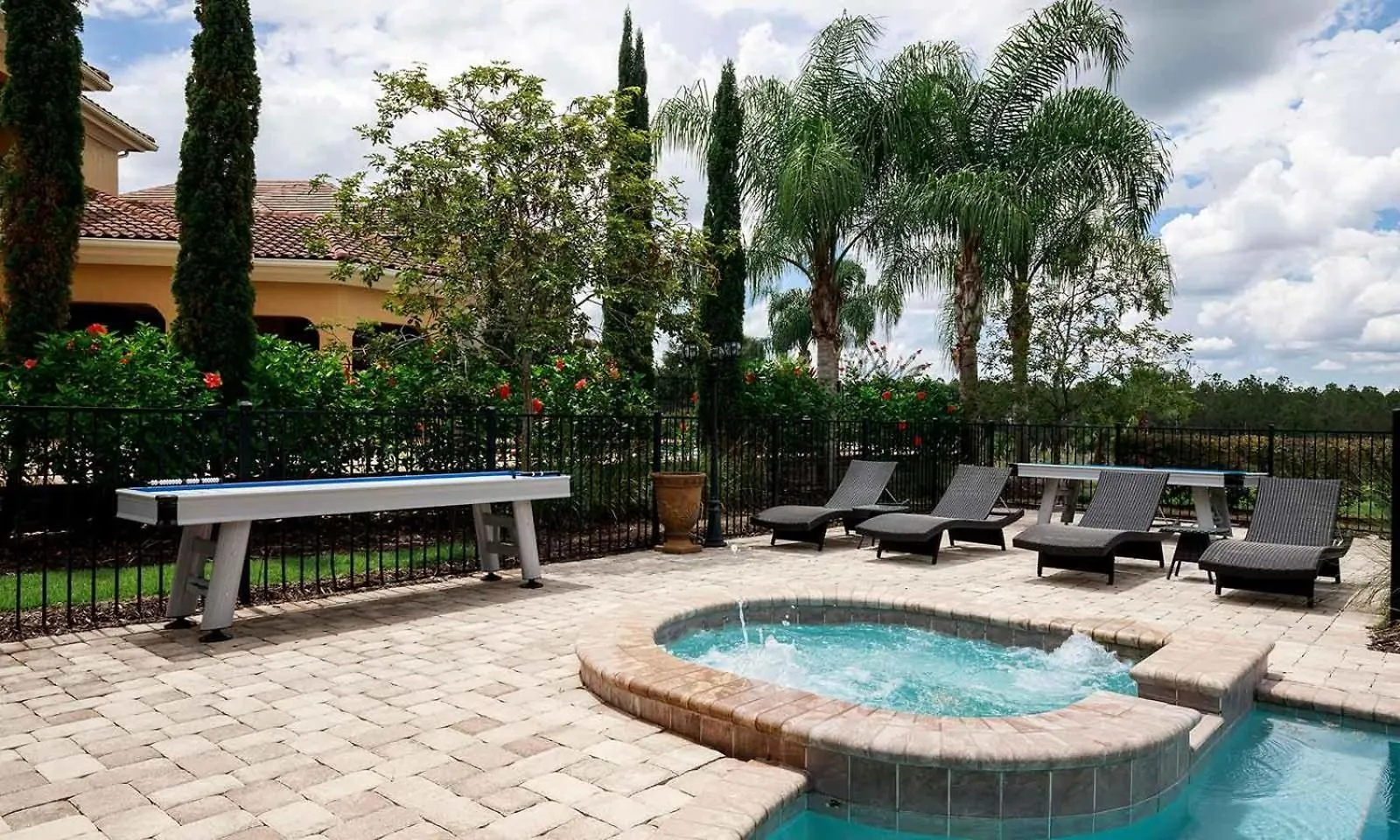 Upscale 7 Bdrm Oasis With Theater At Reunion Nyaraló