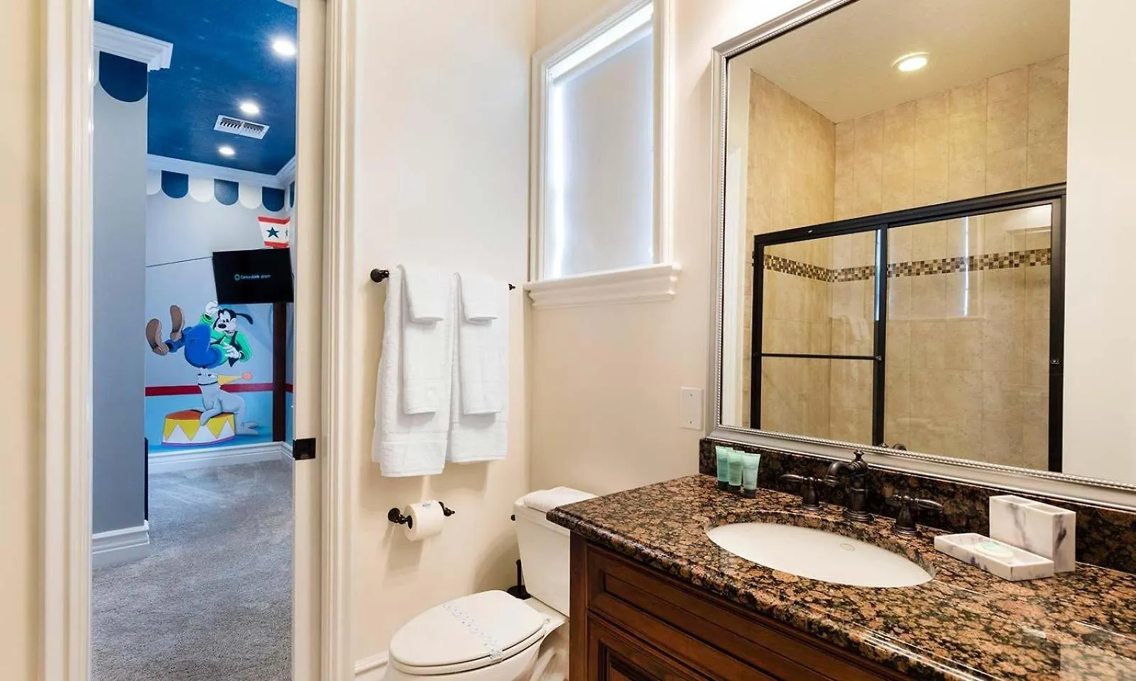 Nyaraló Upscale 7 Bdrm Oasis With Theater At Reunion *