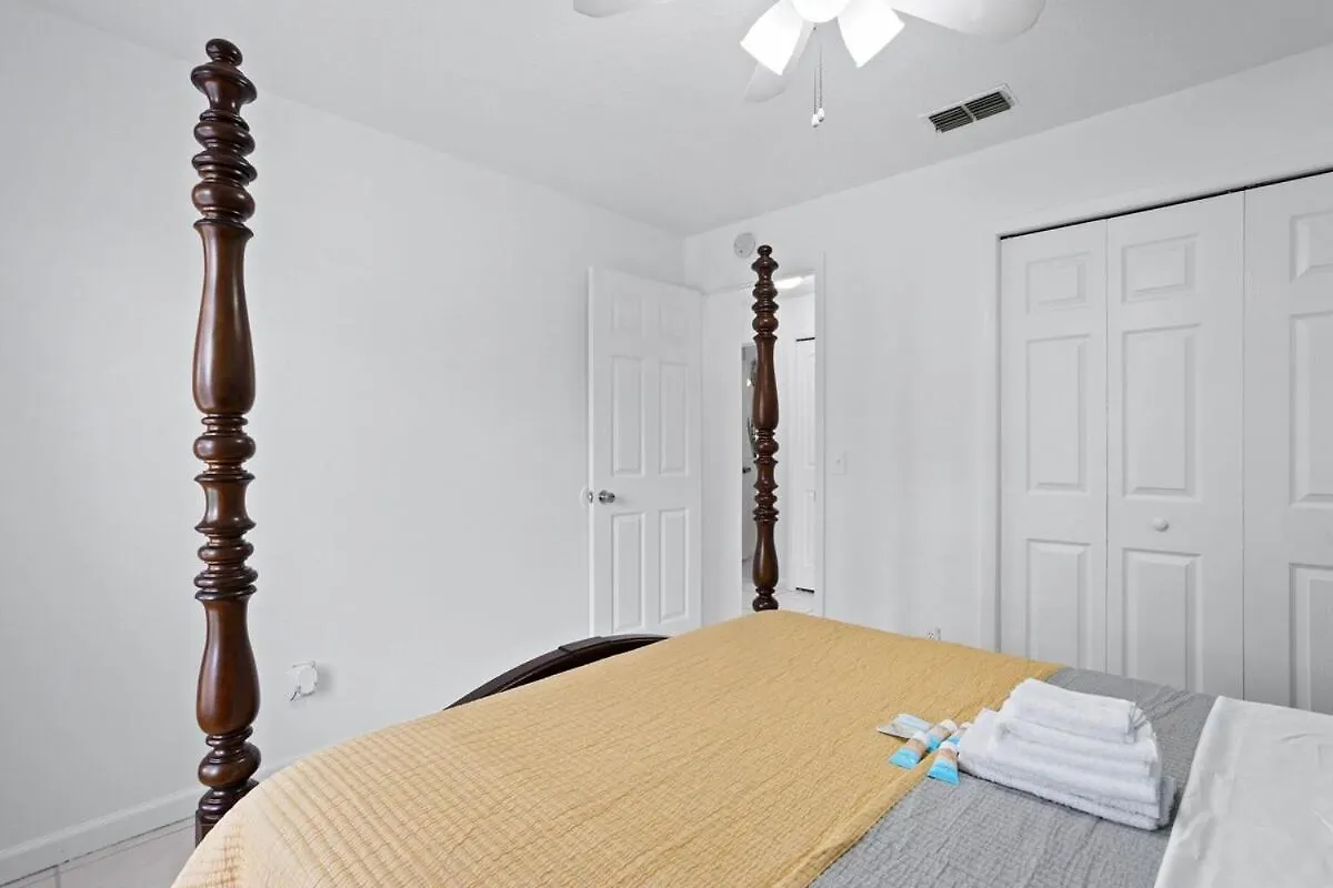 Apluss Getaway Kissimmee