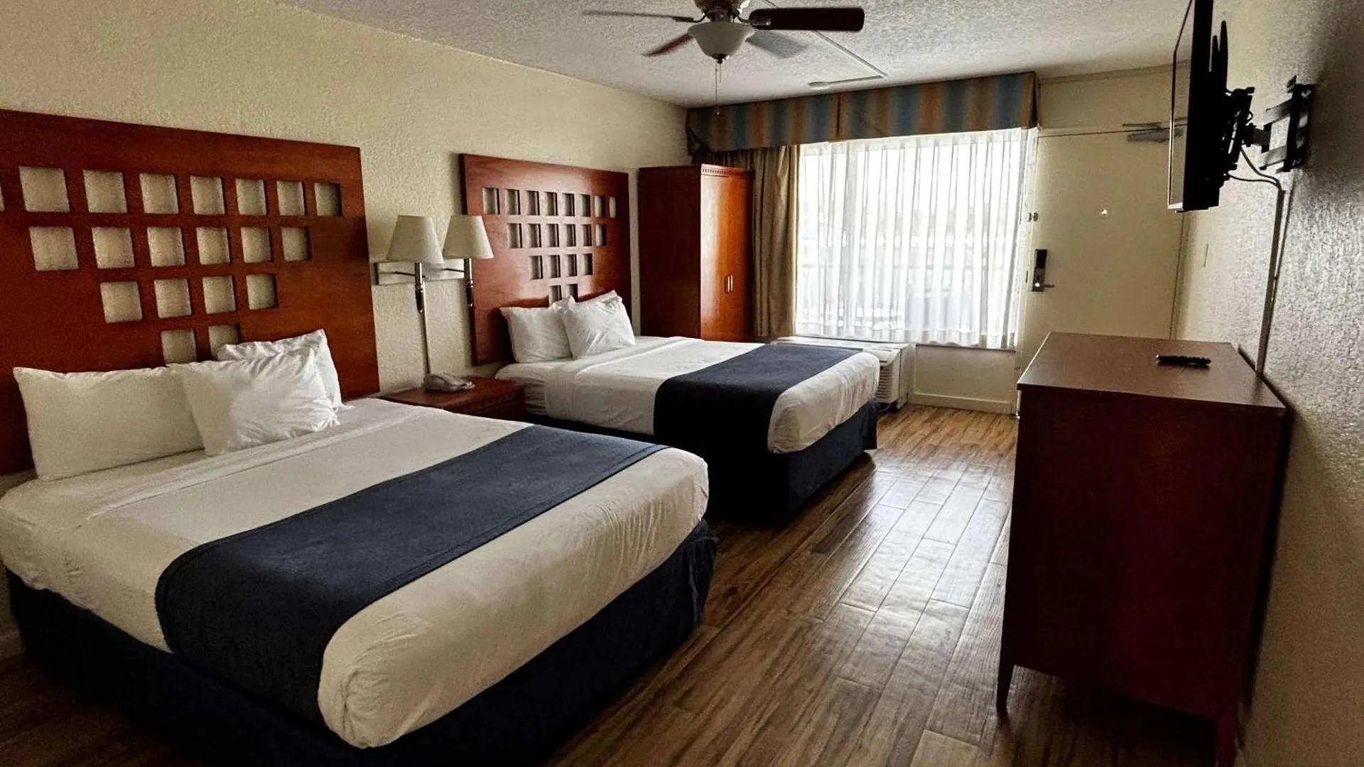 Hotel Ramada By Wyndham Flamingo Water Park Kissimmee