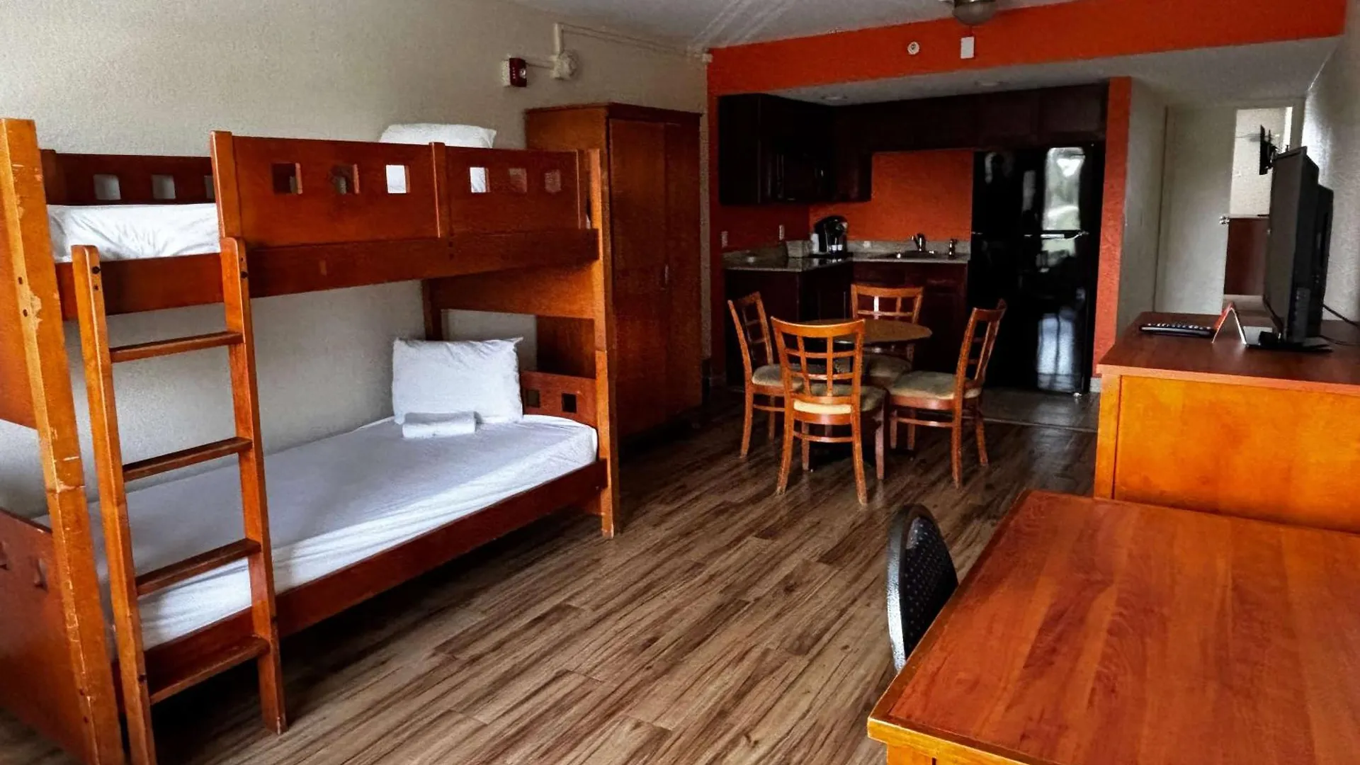 Ramada By Wyndham Flamingo Water Park Hotel Kissimmee