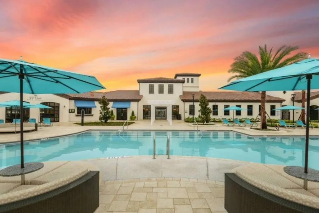 Modern - 6 Bedrooms With Private Pool & 10 Minutes To *
