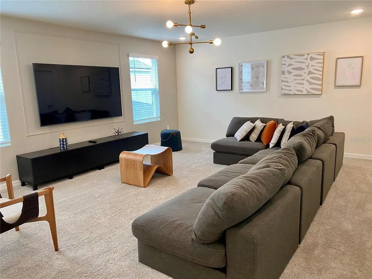 Exquisite Luxury With Pool Retreat - Solara - 8949 *