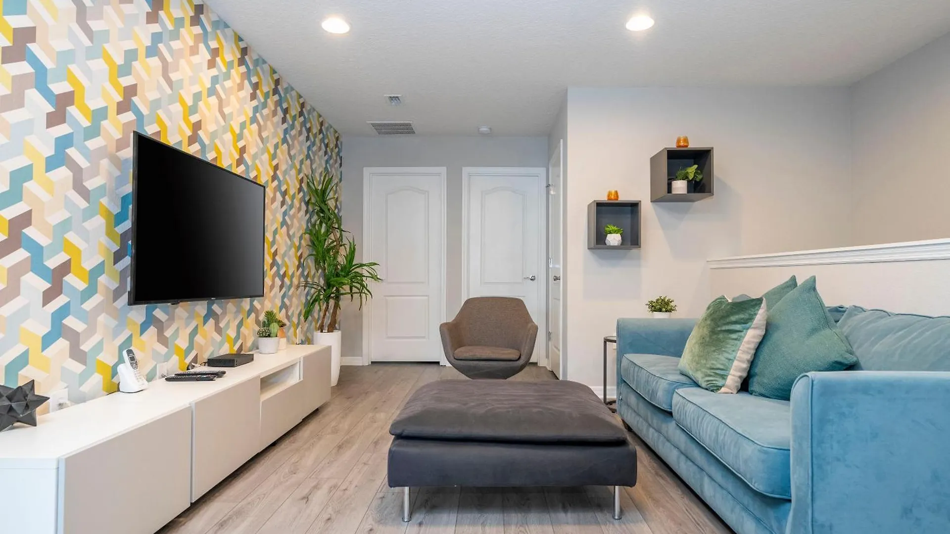 Fabulous 5br Townhome Pet Friendly - Private Pool - Windsor Island