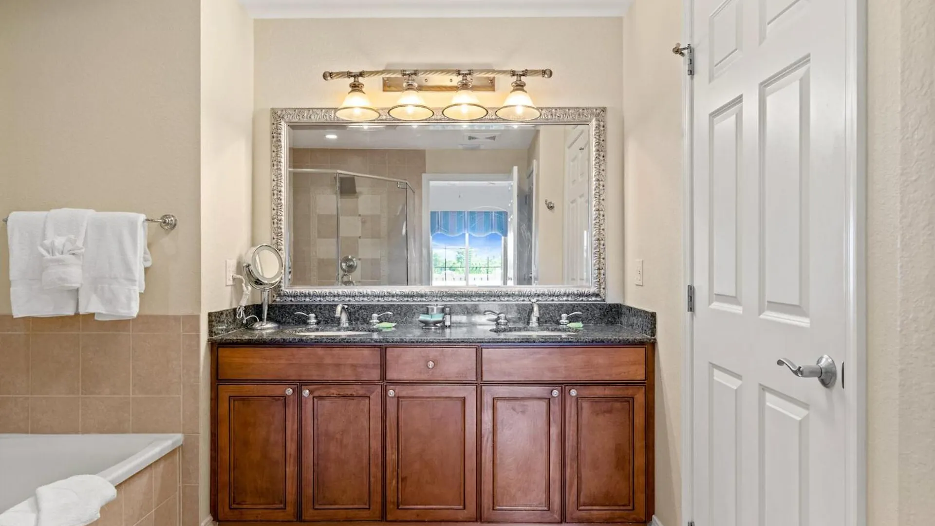Rent Your Own Exclusive On Reunion And Orlando 5701 Βίλα
