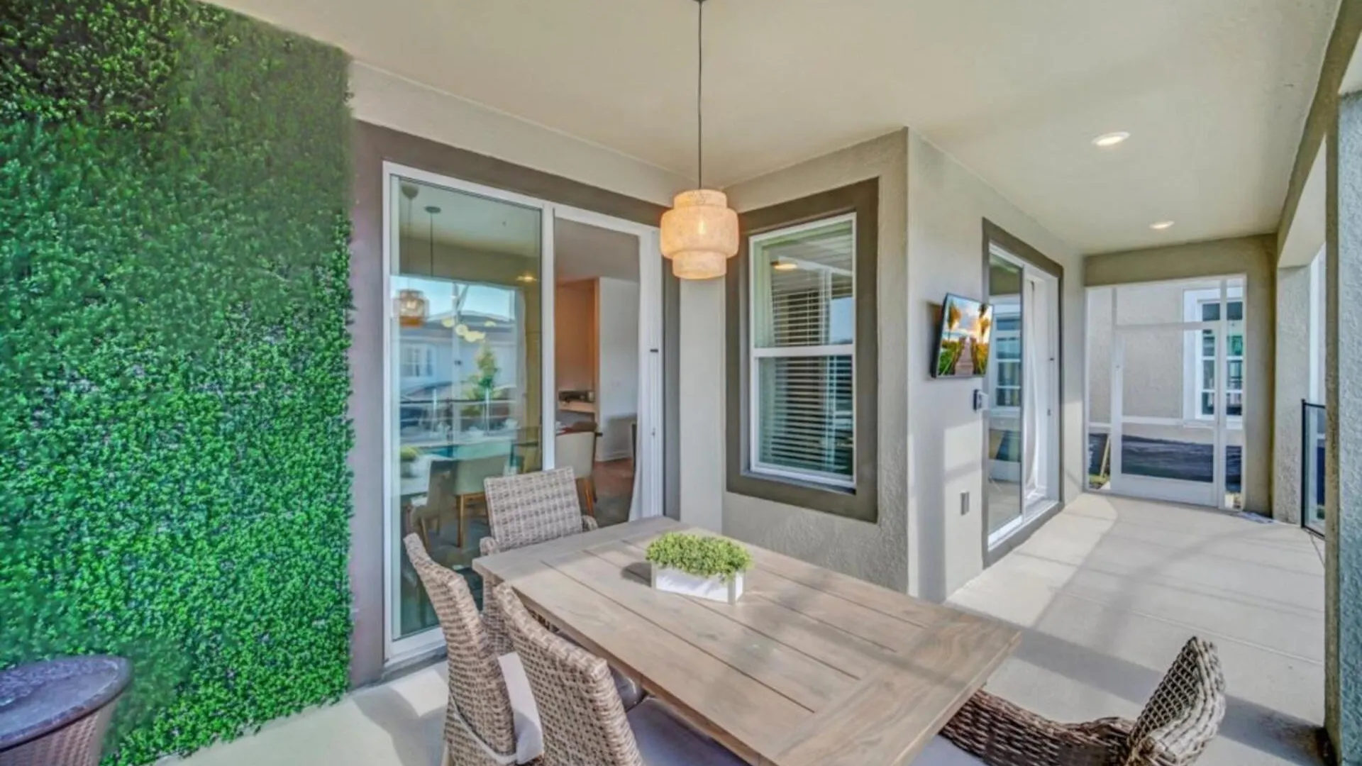 Modern And Elegant 6 Bedroom Retreat 6374