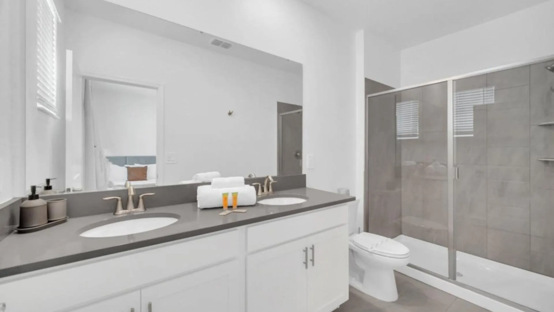 Modern And Elegant 6 Bedroom Retreat 6374 Villa