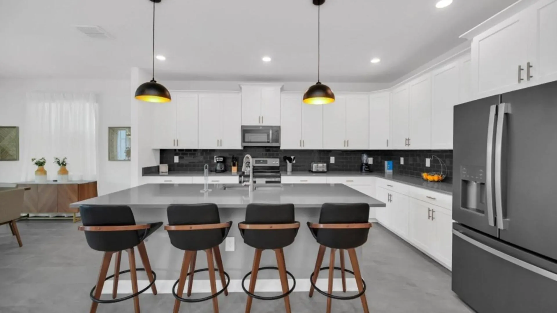 Modern And Elegant 6 Bedroom Retreat 6374 Villa