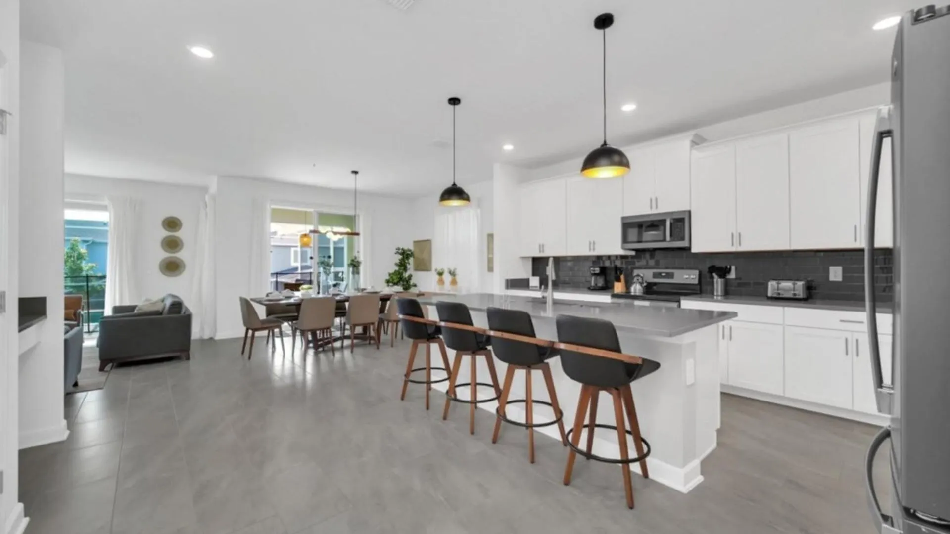 Modern And Elegant 6 Bedroom Retreat 6374