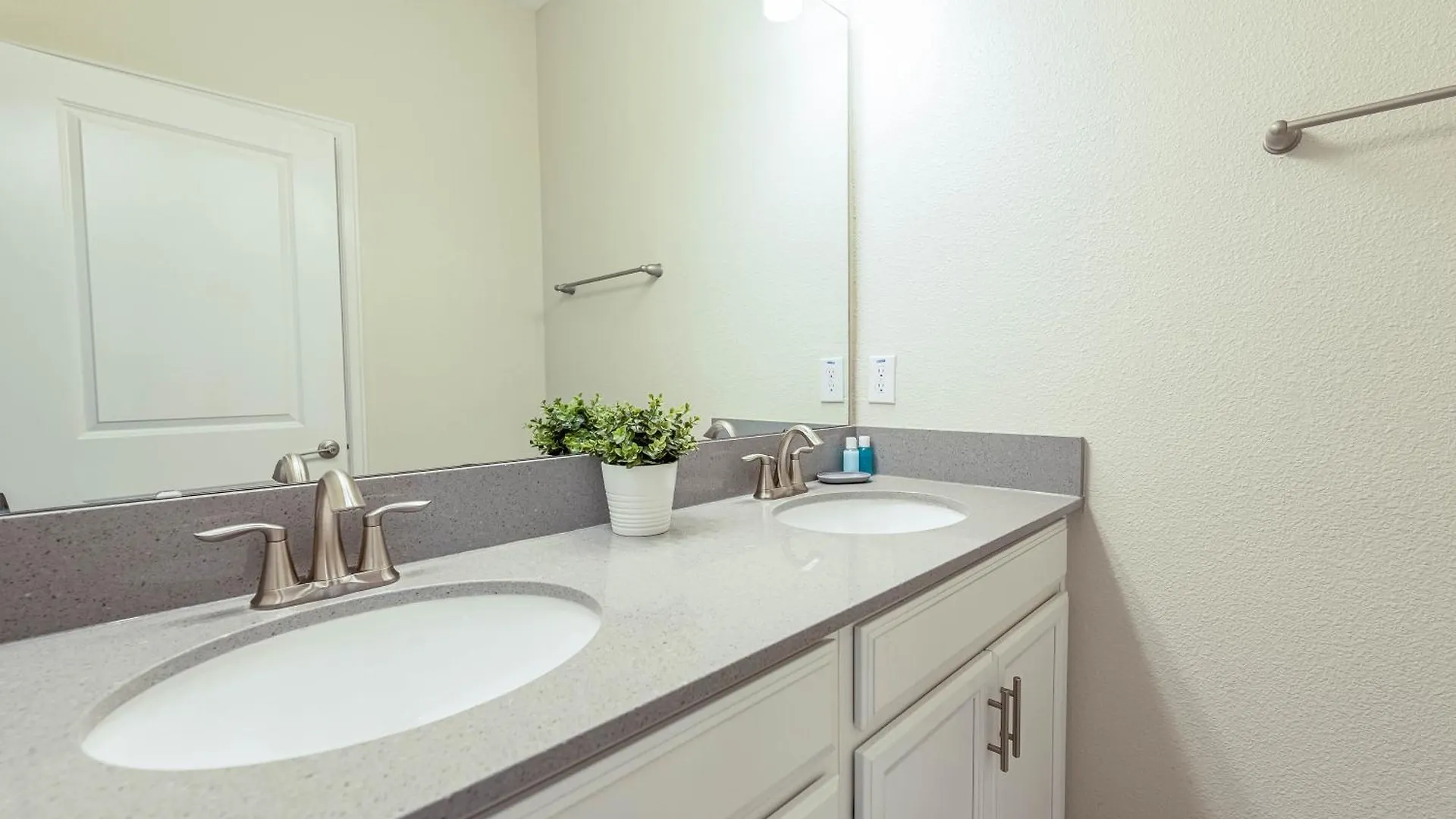 度假居 Spacious 5br W/ Private Pool Near & Orlando!