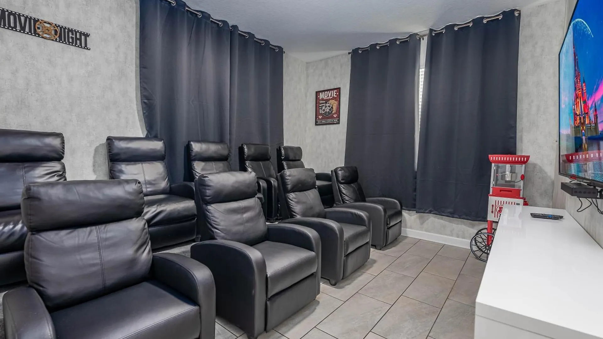 Spacious 5br W/ Private Pool Near & Orlando! *