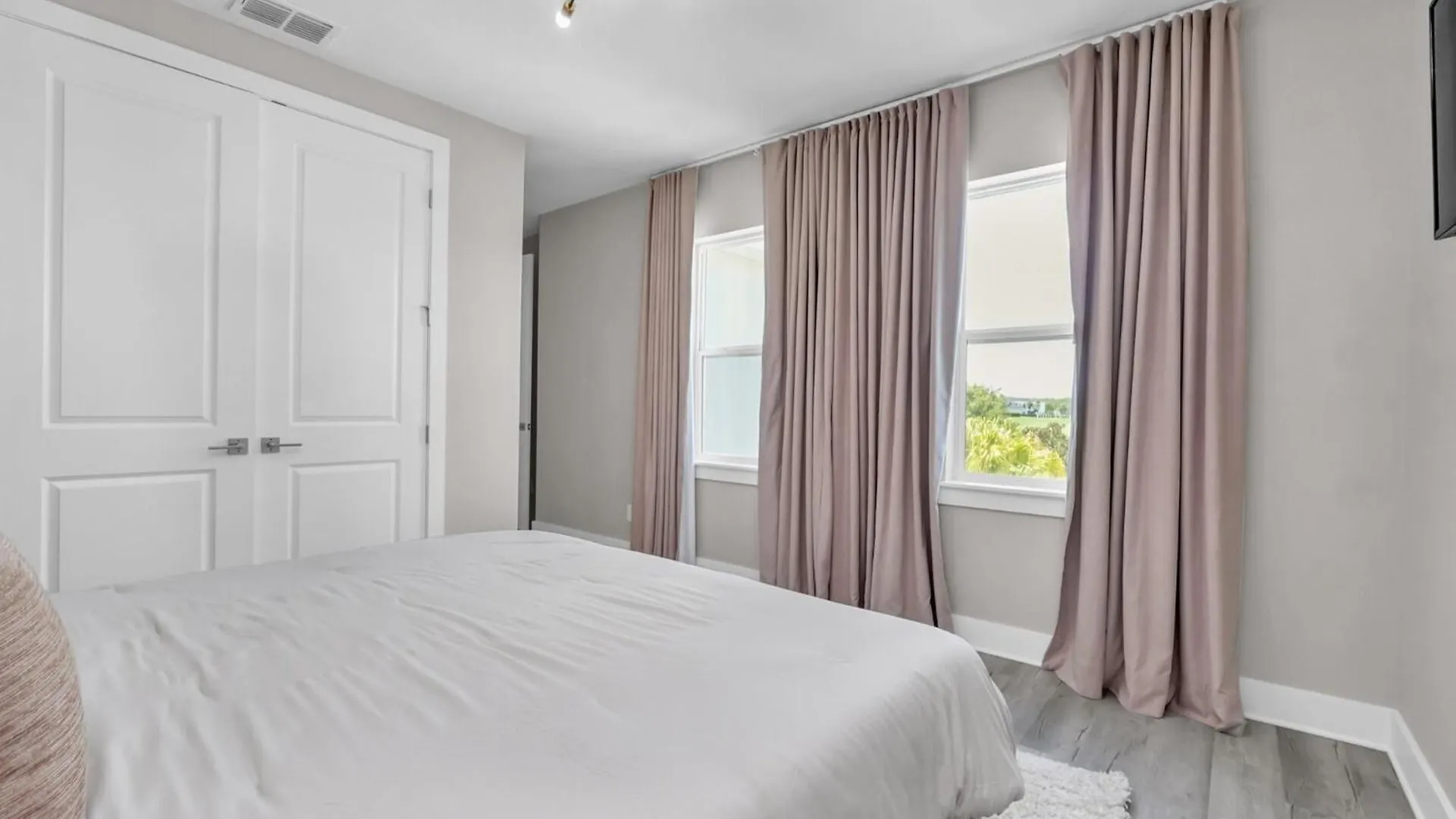 Unwind In Style At 13 Bedroom Villa6636 *