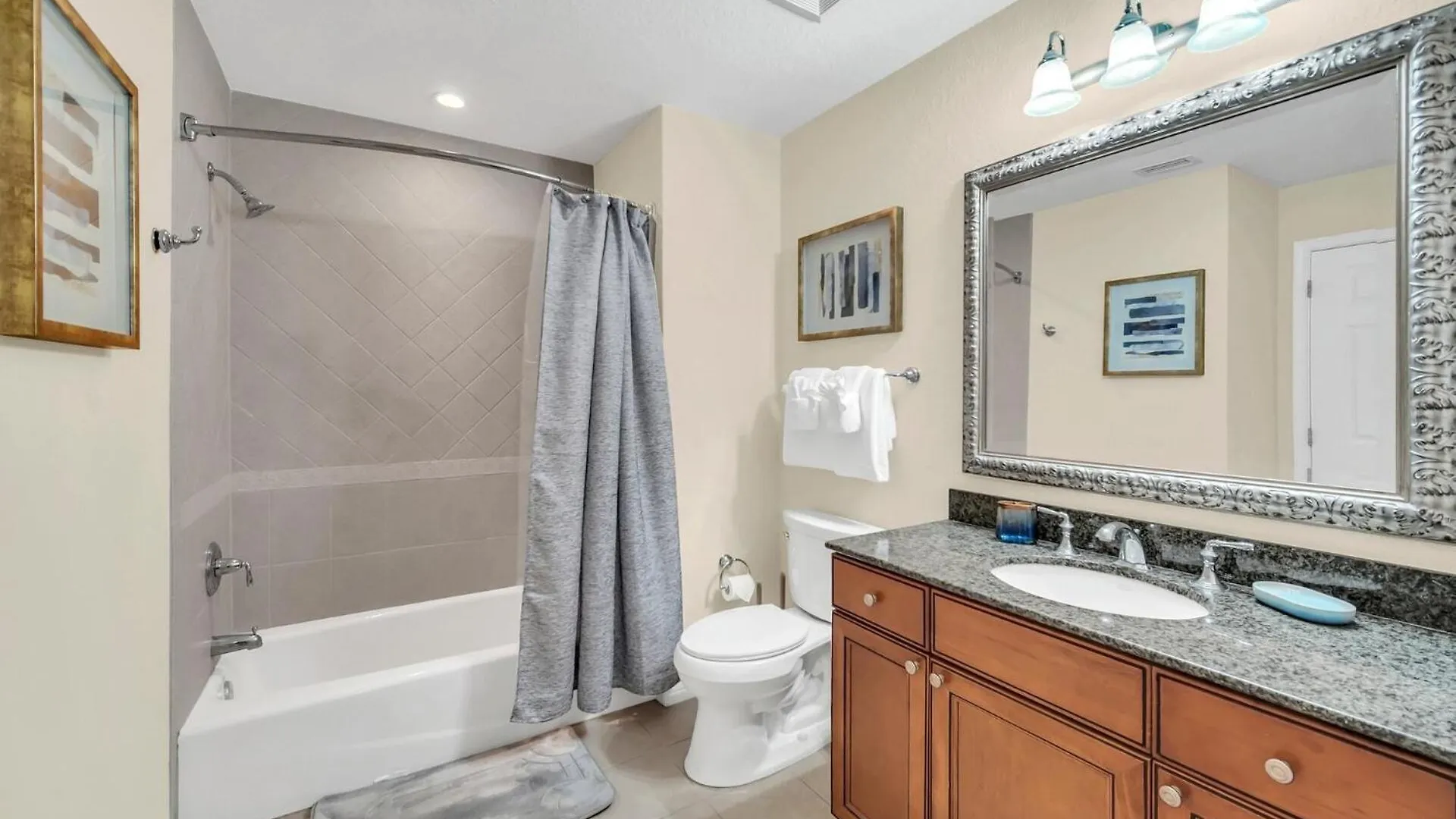 Modern Luxury 3 Bedroom Condo6620 קיסימי