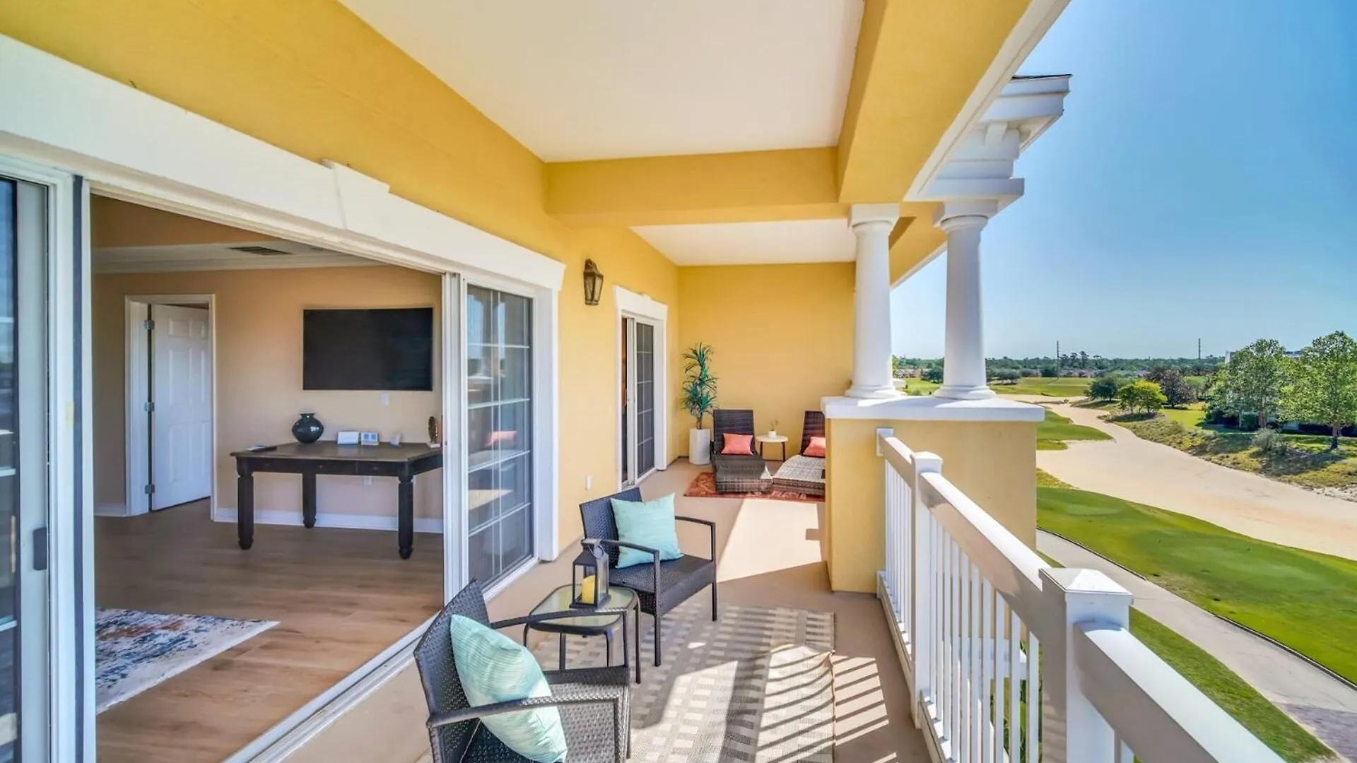 Modern Luxury 3 Bedroom Condo6620