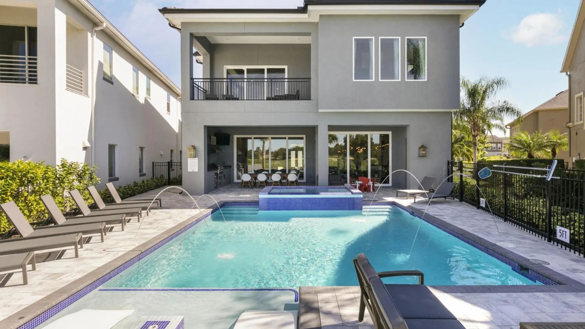Tranquil Oasis With Lush Gardens In Orlando6557