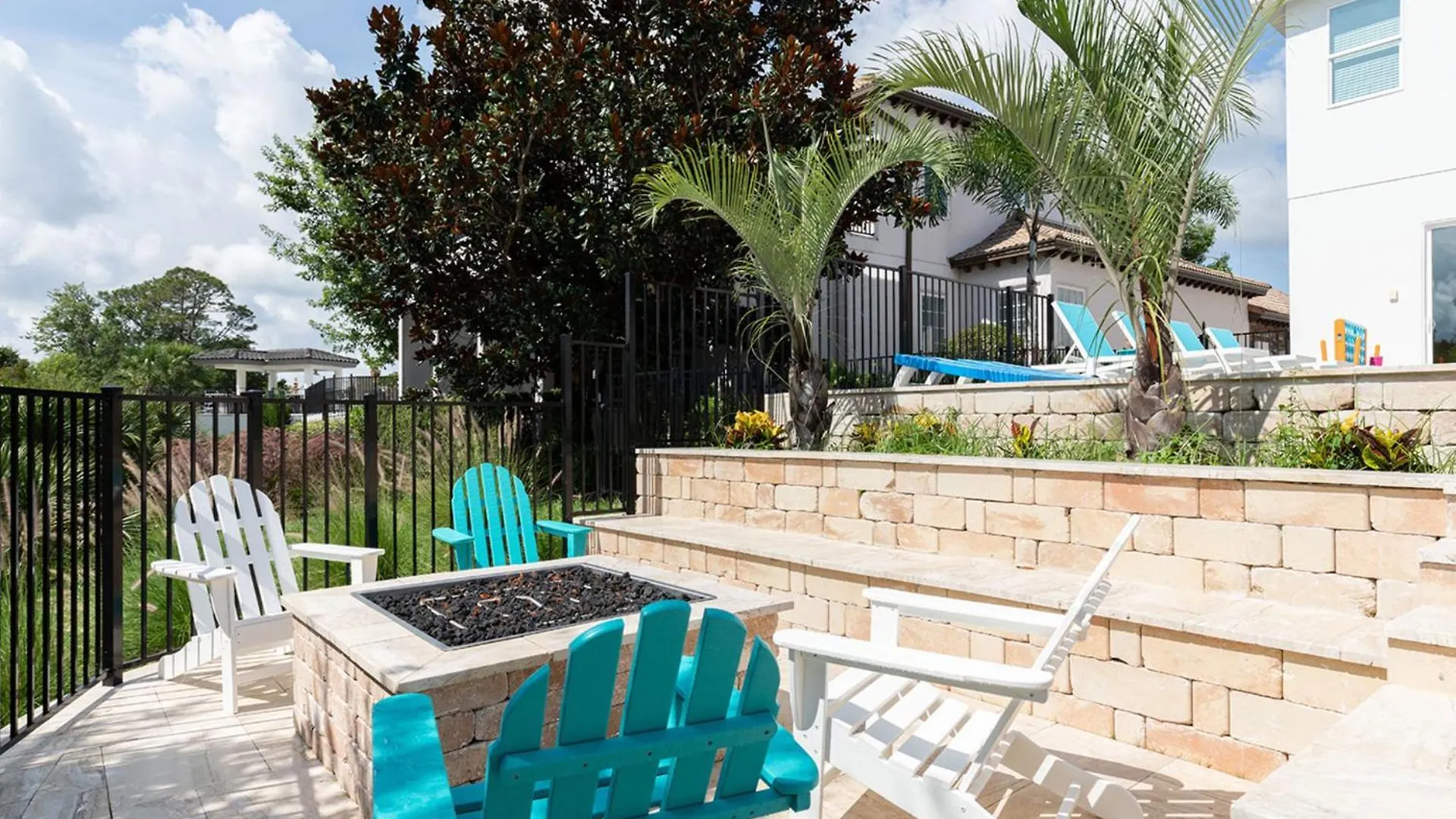 Beautiful With First Class Amenities Reunion 1011