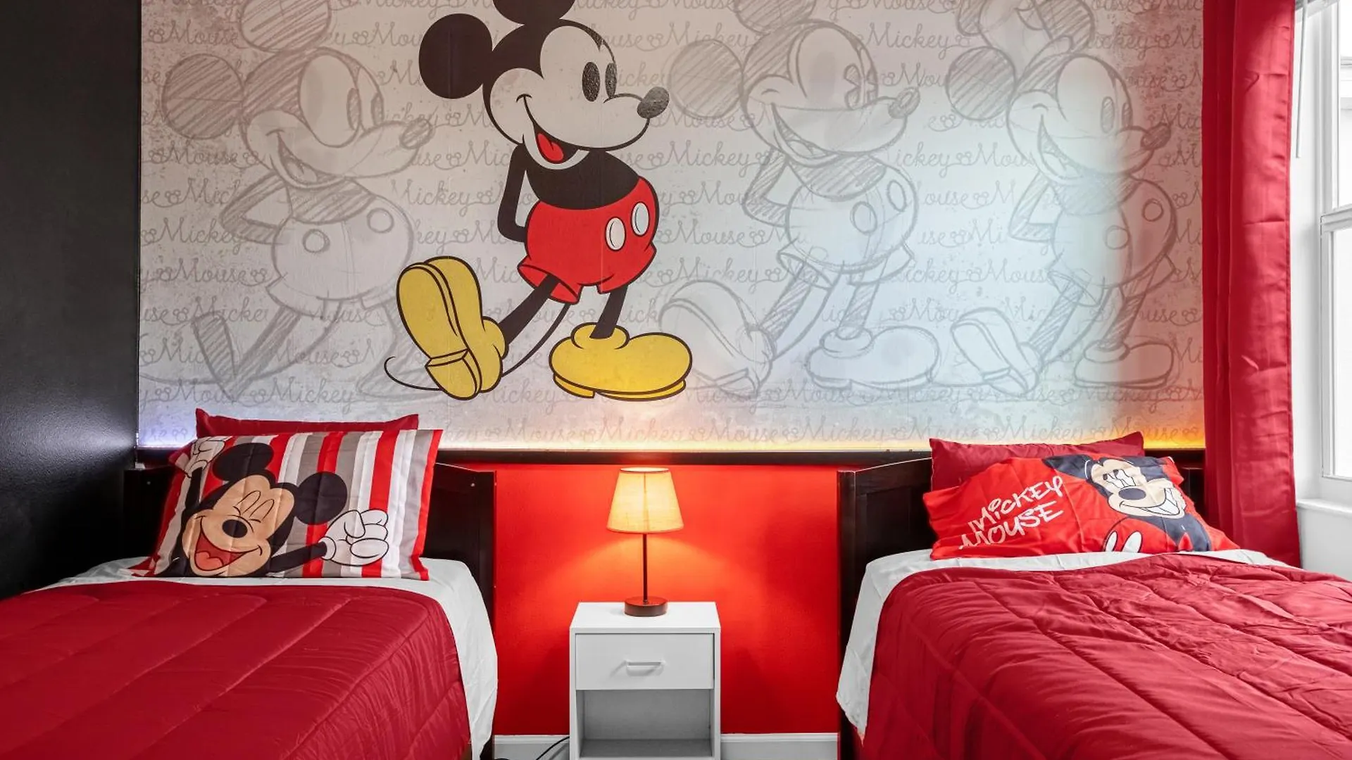 Super - Brand New Themed 9br Near
