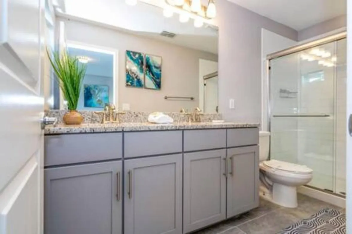 Beautiful 4 Bed3.5 Bath With Jacuzzi