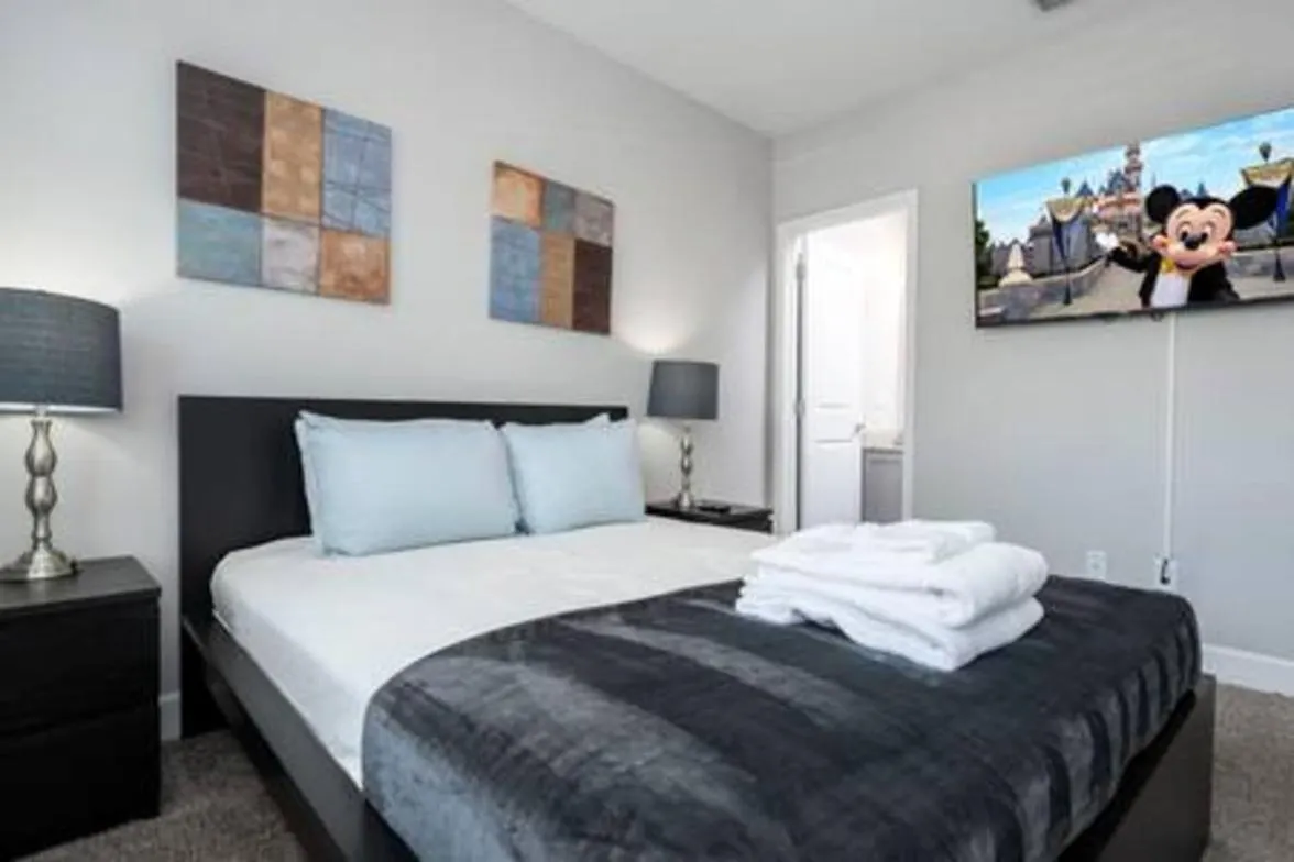 Beautiful 4 Bed3.5 Bath With Jacuzzi *