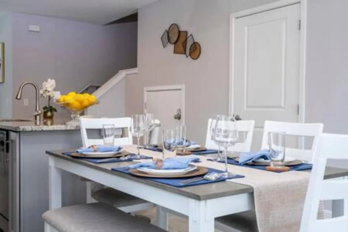 Beautiful 4 Bed3.5 Bath With Jacuzzi Holiday home *