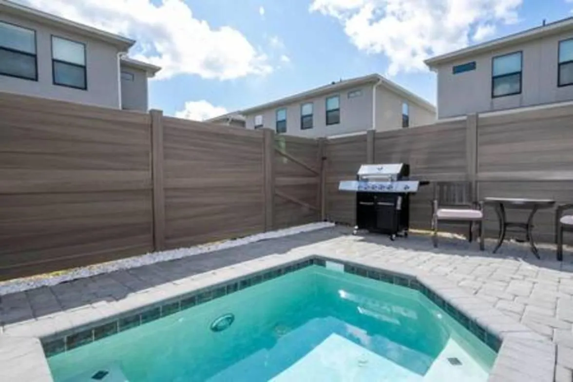 Beautiful 4 Bed3.5 Bath With Jacuzzi Holiday home Kissimmee