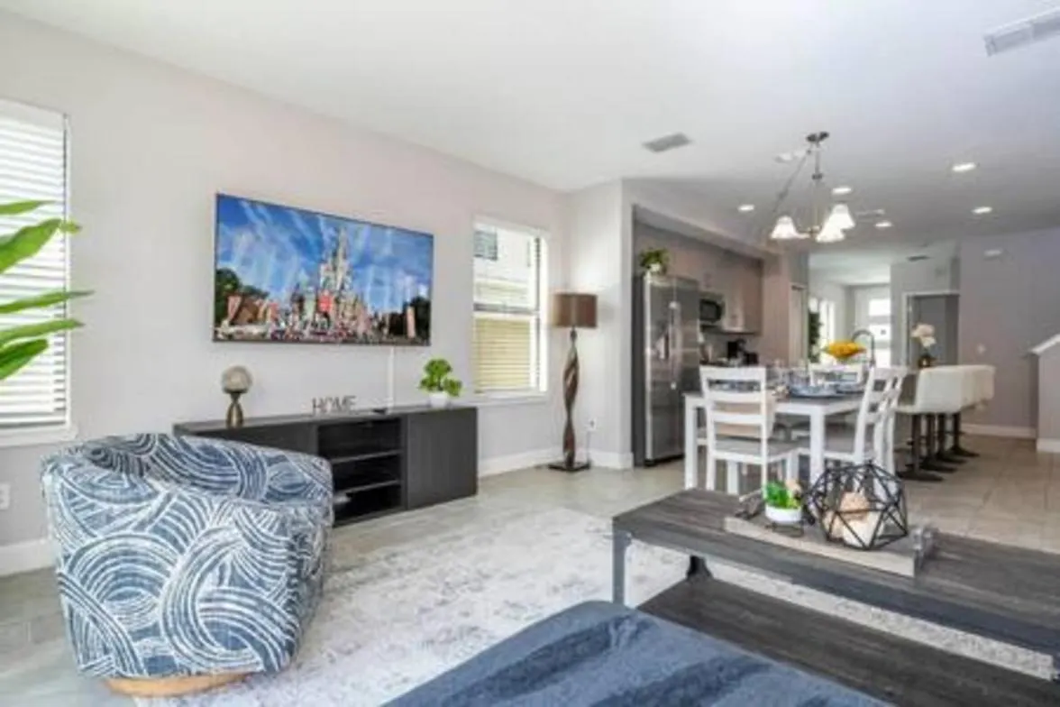 Beautiful 4 Bed3.5 Bath With Jacuzzi *